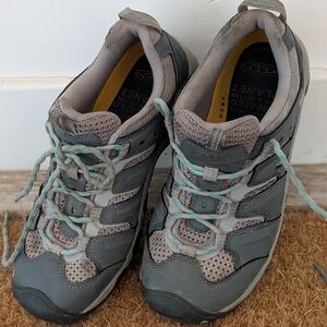 KEEN Women's Koven Outdoor Low Hiker Shoes Gray with Mint Laces 8.5 39